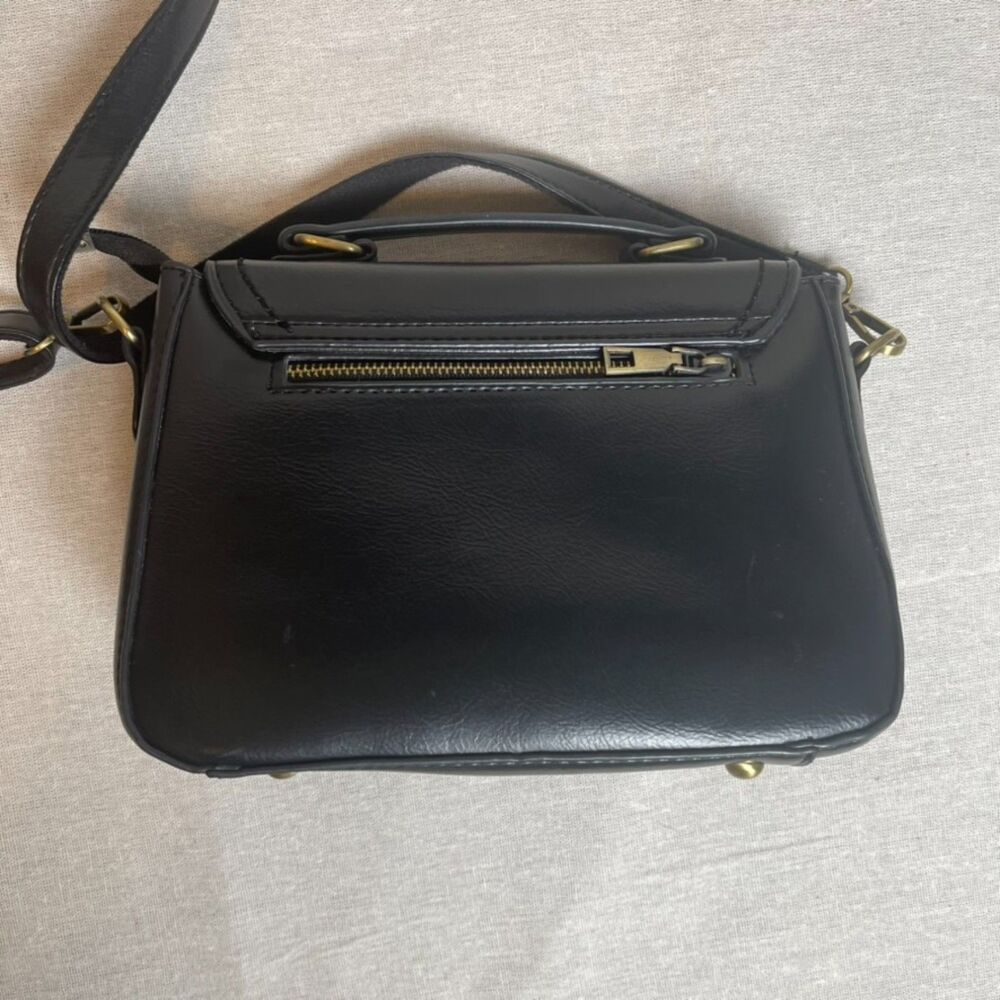 Vintage Inspired Black Vegan Leather Swing Lock Saddlebag Crossbody Purse - Picture 3 of 12